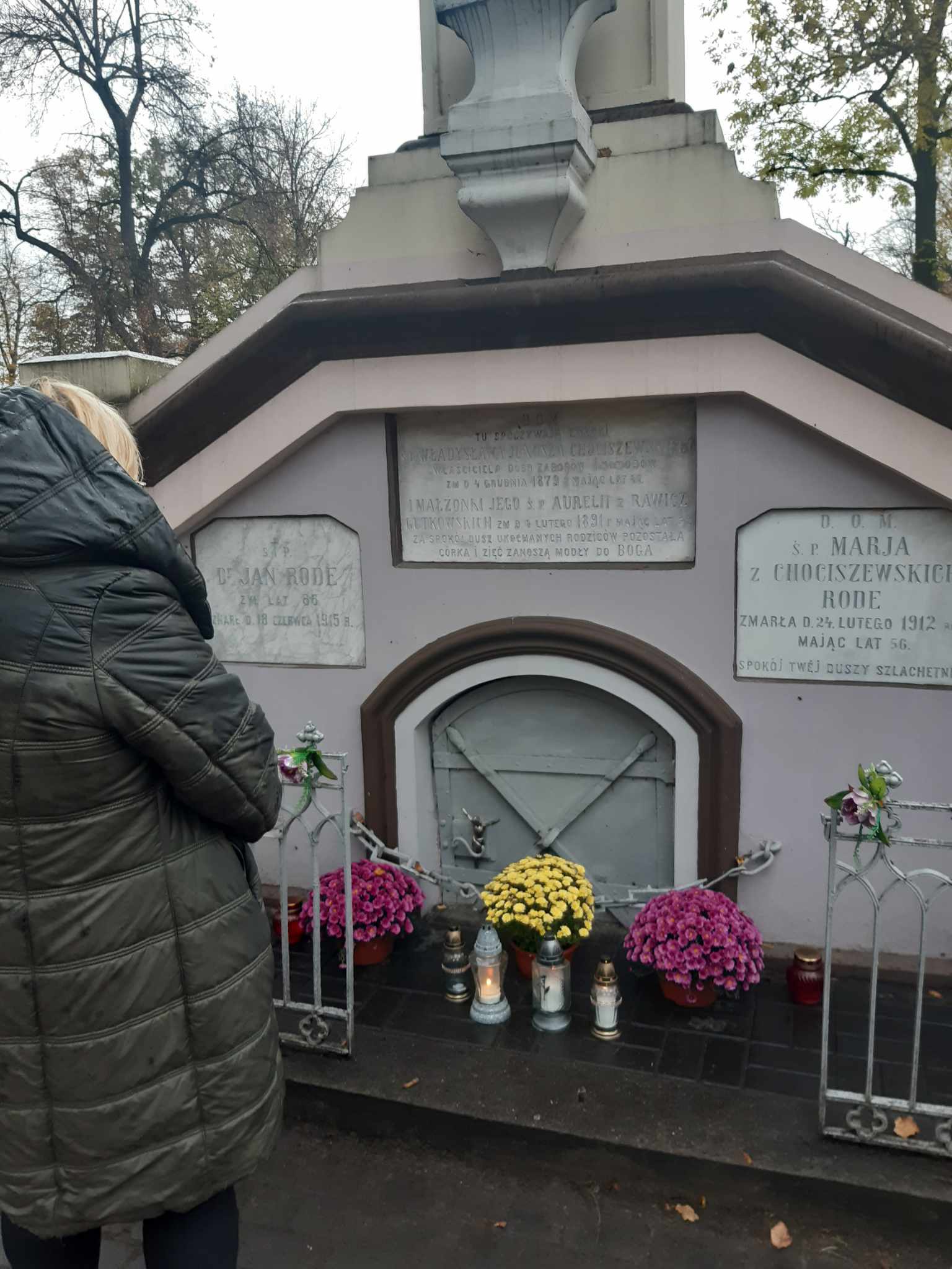 Zdjęcie na cmentarzu 