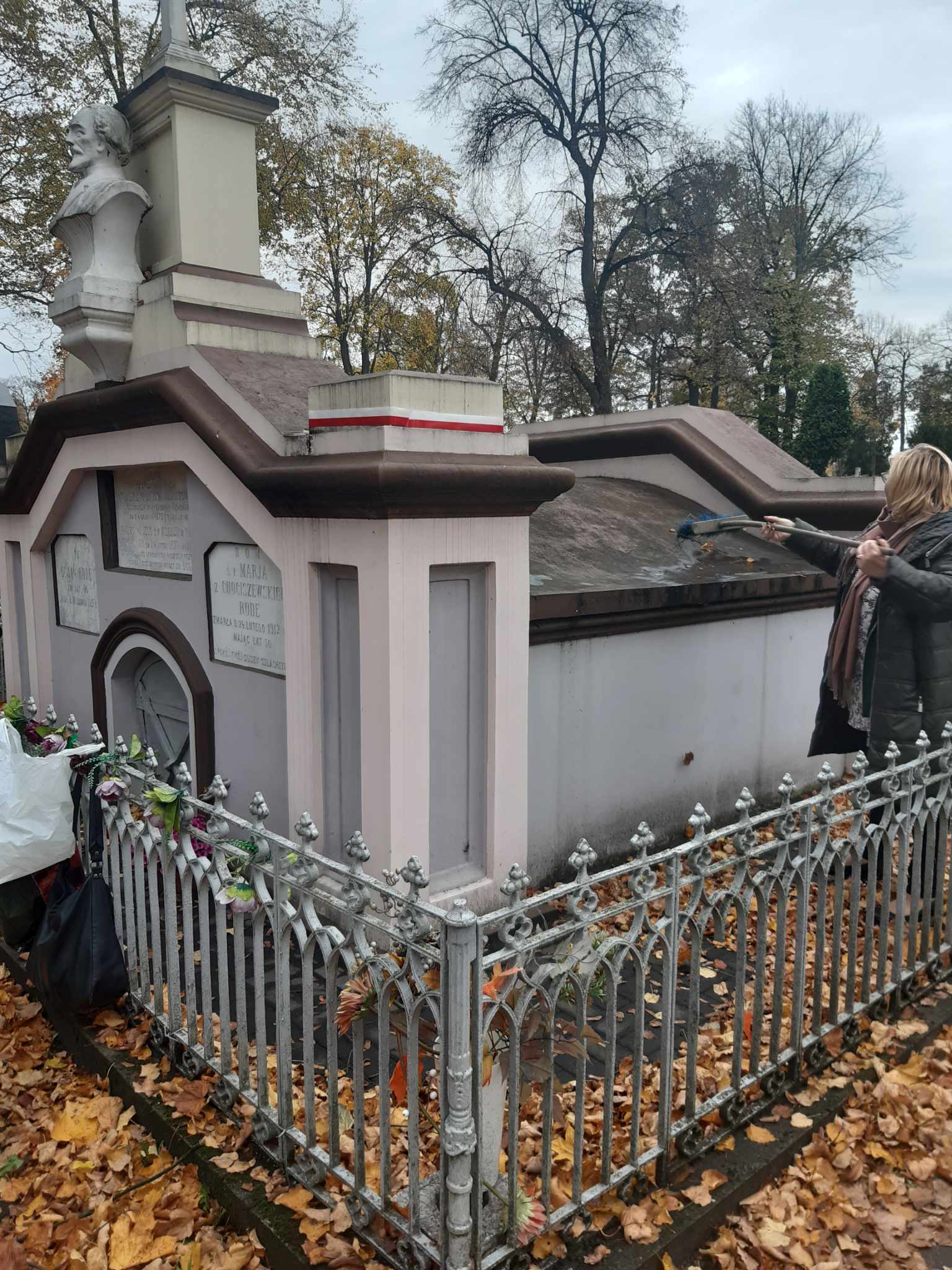 Zdjęcie na cmentarzu 