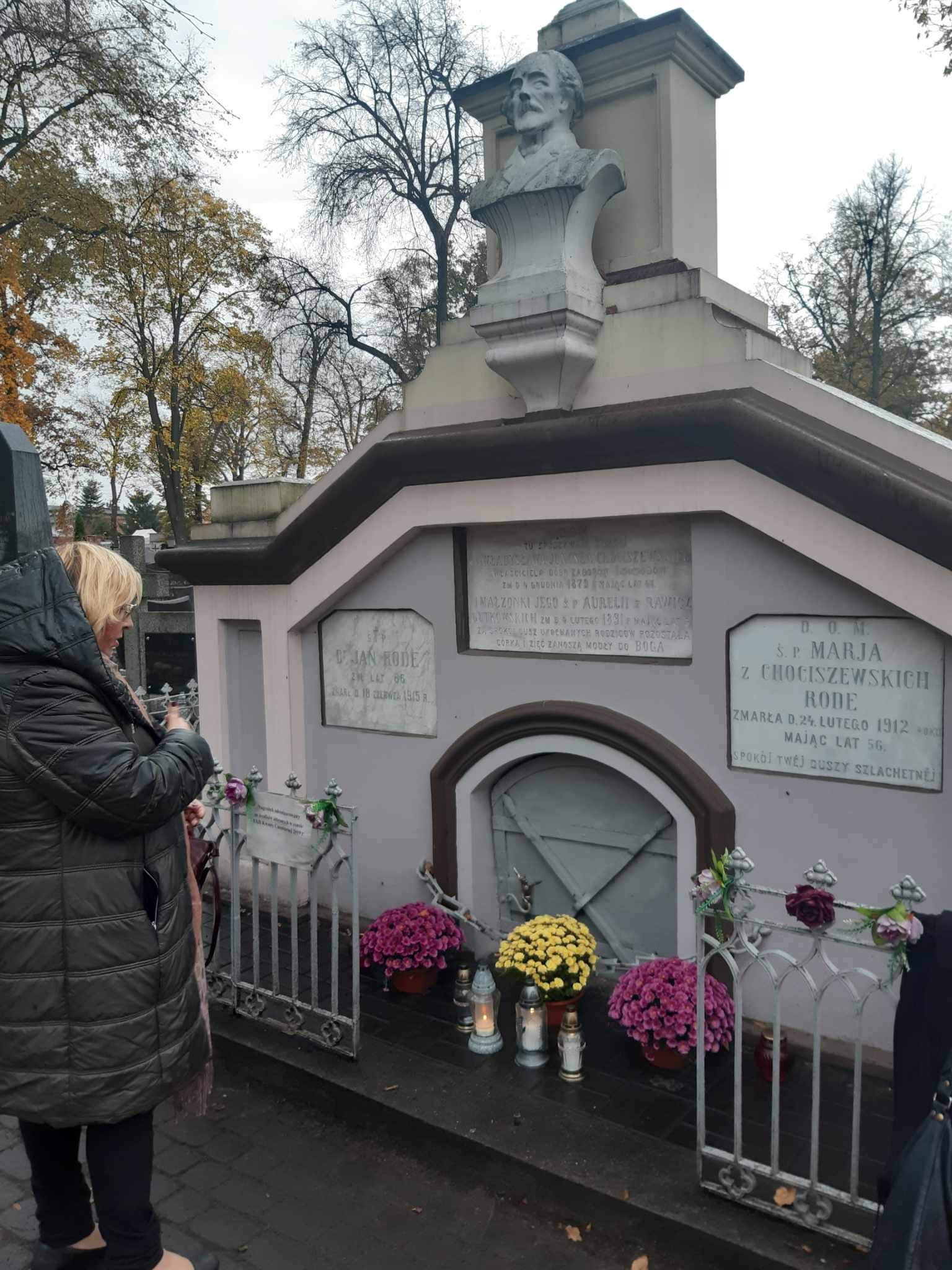 Zdjęcie na cmentarzu 