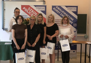 Zdjęcie grupowe z uroczystości zakończenia roku szkolnego 2022-2023