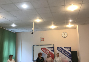 Zdjęcie grupowe z uroczystości zakończenia roku szkolnego 2022-2023