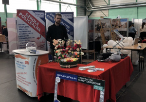 Oferta kształcenia w ZSiPOWŁ - stoisko reklamowe.