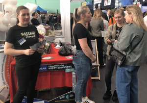 Oferta kształcenia w ZSiPOWŁ - stoisko reklamowe.