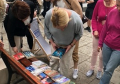 „Czytanie w Przestrzeni Publicznej”.