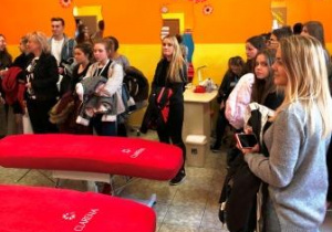 Prezentacja wyposażenia pracowni kosmetycznej.