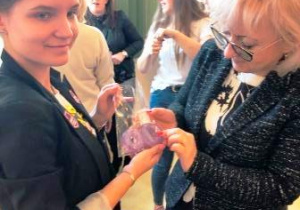 Prezentacja wyposażenia pracowni kosmetycznej.