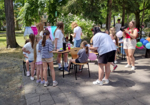Gry i zabawy w parku przed "Medykiem"