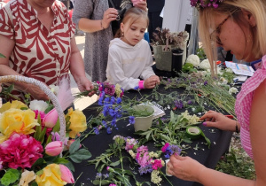 Pokazy i warsztaty florystyczne.