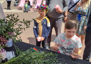 Pokazy i warsztaty florystyczne.